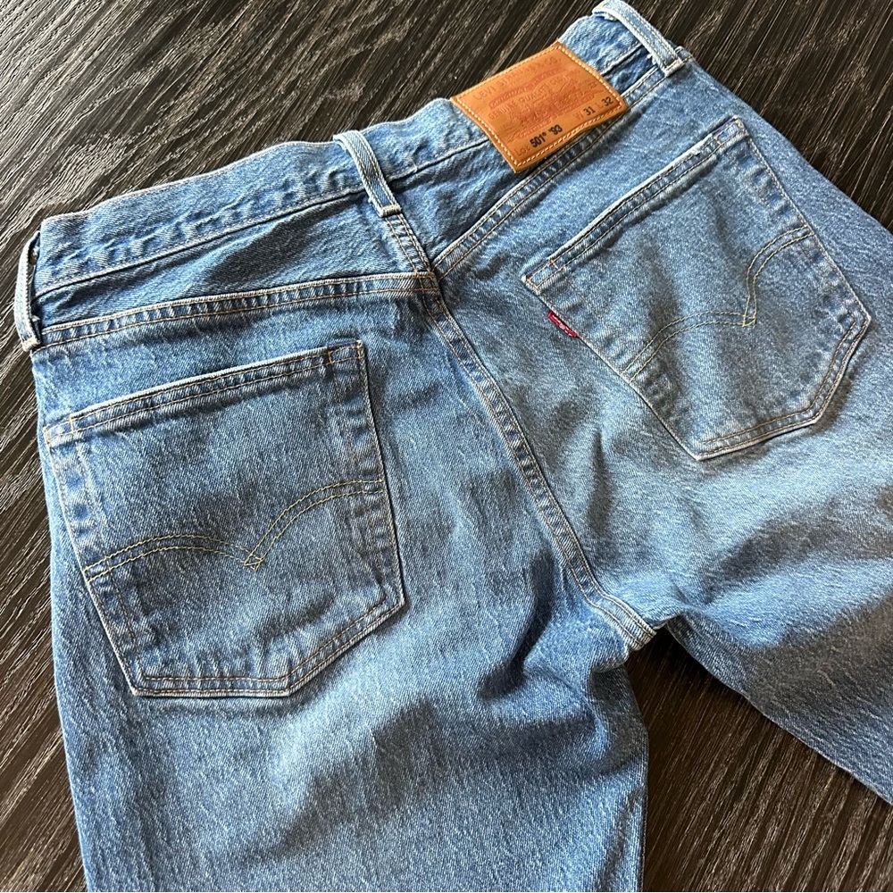 Levi’s 501 VINTAGE 1993 High Rise Straight Leg Light Wash Blue Distressed, 31x32 - Picture 5 of 16